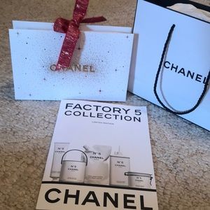 Chanel 🖤🤍🖤 book & shopping bags